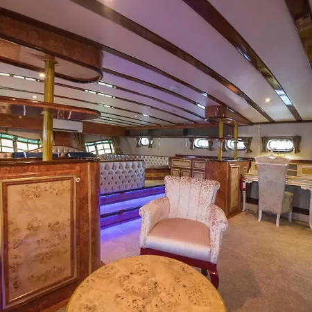 Botel Sharazan *