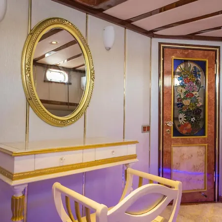 Botel Sharazan Eskiomerler